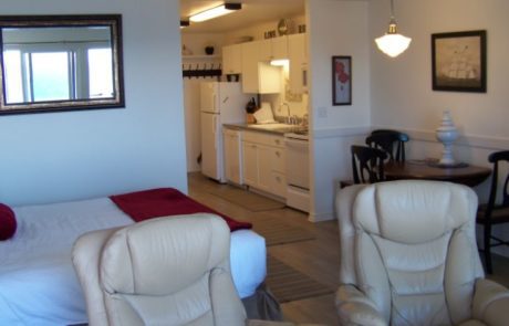 Inn room with queen bed, two lounge chairs