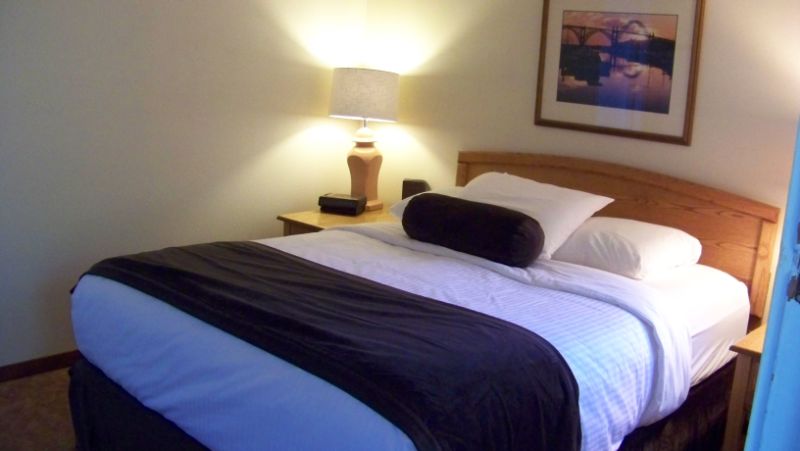 Inn room king bed