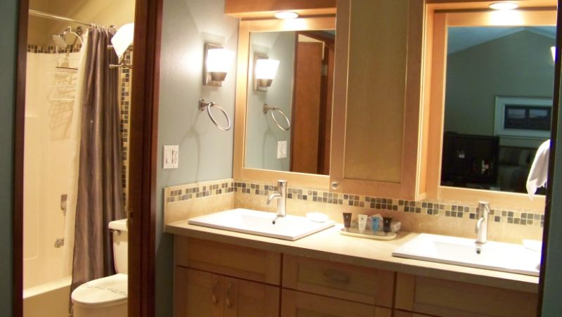 Bathroom with twin vanity sinks, shower/tub combo